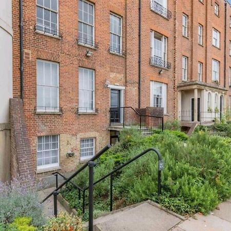 St Marg'S Hideaway; Grade II Listed Luxury Apartment In The Heart Of Cheltenham - Gateway To The Cotswolds! Sleeps 4 - Outdoor Seating And Free Private Parking! Dış mekan fotoğraf