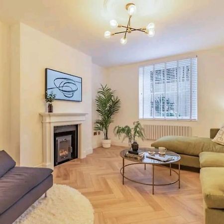 St Marg'S Hideaway; Grade II Listed Luxury Apartment In The Heart Of Cheltenham - Gateway To The Cotswolds! Sleeps 4 - Outdoor Seating And Free Private Parking! Dış mekan fotoğraf