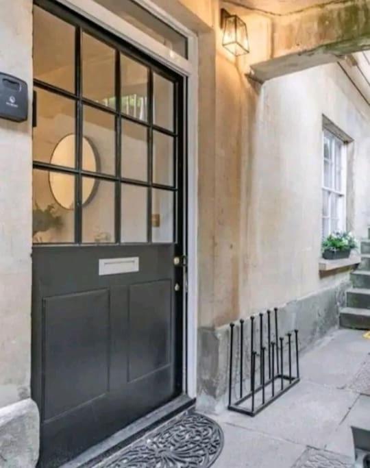 St Marg'S Hideaway; Grade II Listed Luxury Apartment In The Heart Of Cheltenham - Gateway To The Cotswolds! Sleeps 4 - Outdoor Seating And Free Private Parking! Dış mekan fotoğraf
